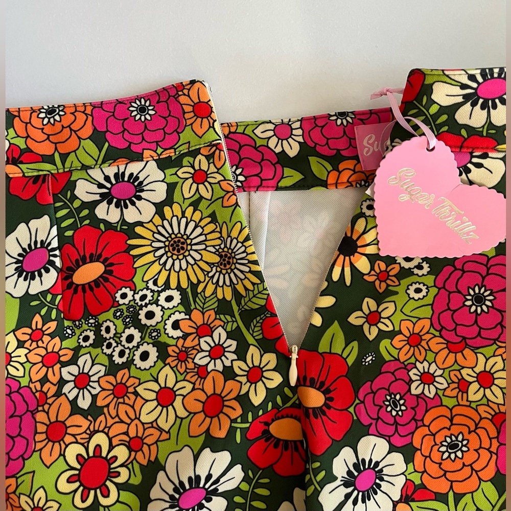 NWT SUGAR THRILLZ MODERN LOVE FLORAL MINI SKIRT 60s/70 Floral Print High Waist S - Picture 2 of 4
